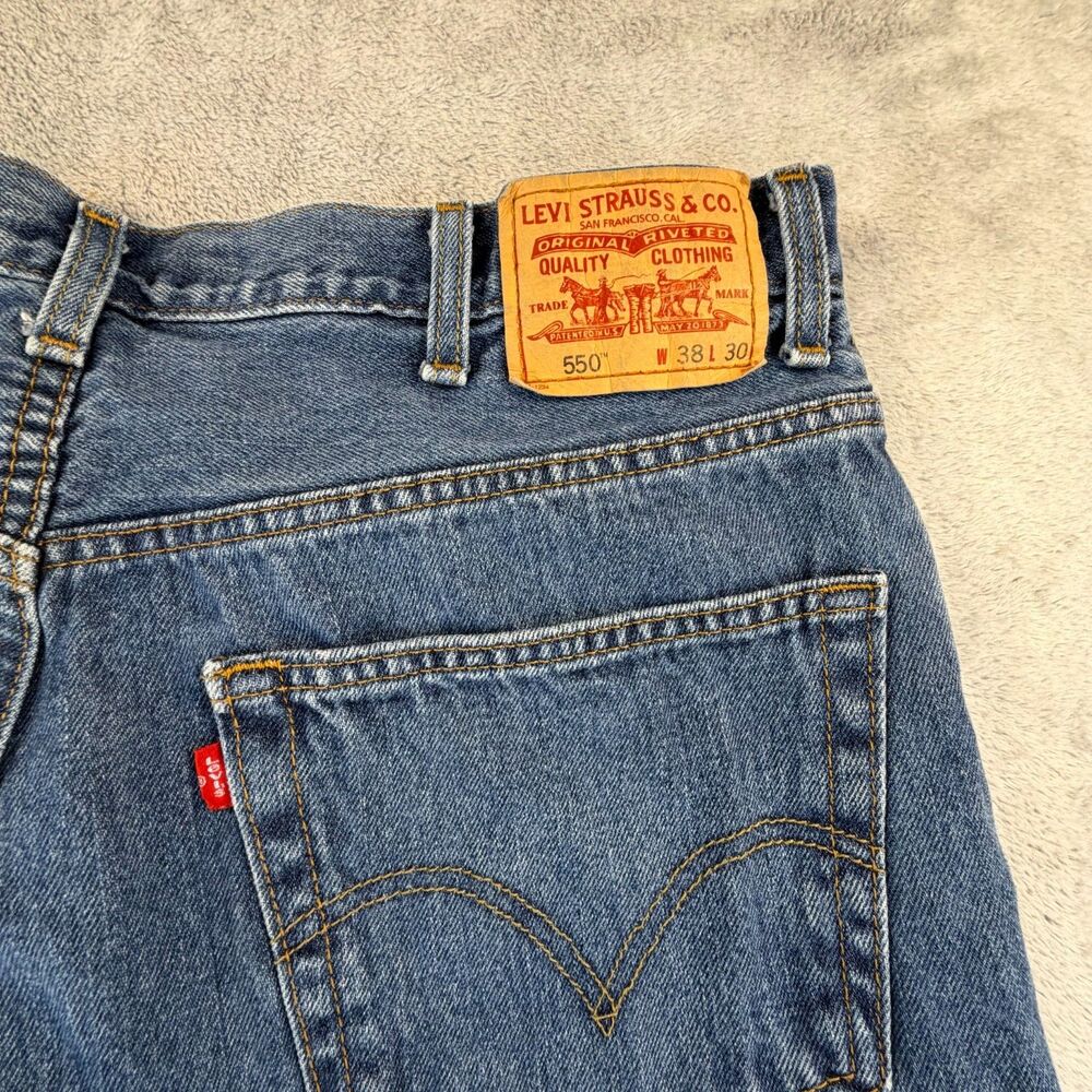 Levi’s 550 Relaxed Fit Jeans Men’s 38x30 Blue Denim Y2K Dad Jeans Straight Leg - Picture 4 of 9
